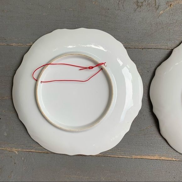 EUC Vintage 2 Religious Wall Plates - Picture 14 of 16